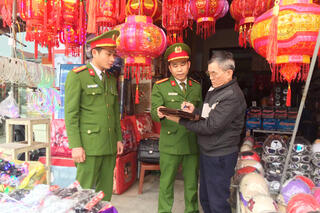 <a href="/tin-tuc-su-kien/huong-ve-co-so2" title="Phong trào toàn dân bảo vệ ANTQ" rel="dofollow">Phong trào toàn dân bảo vệ ANTQ</a>