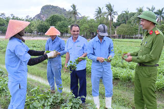 <a href="/tin-tuc-su-kien/tin-hoat-dong" title="Tin hoạt động" rel="dofollow">Tin hoạt động</a>