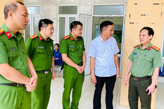 <a href="/tin-tuc-su-kien/tin-hoat-dong" title="Tin hoạt động" rel="dofollow">Tin hoạt động</a>