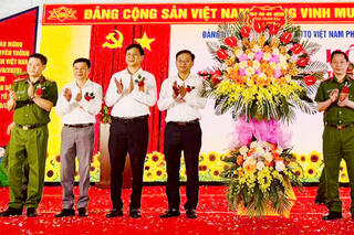 <a href="/tin-tuc-su-kien/huong-ve-co-so2" title="Phong trào toàn dân bảo vệ ANTQ" rel="dofollow">Phong trào toàn dân bảo vệ ANTQ</a>
