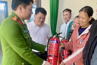 <a href="/tin-tuc-su-kien/tin-hoat-dong" title="Tin hoạt động" rel="dofollow">Tin hoạt động</a>