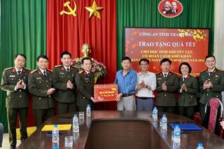 <a href="/tin-tuc-su-kien/tin-hoat-dong" title="Tin hoạt động" rel="dofollow">Tin hoạt động</a>