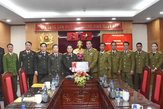 <a href="/tin-tuc-su-kien/tin-hoat-dong" title="Tin hoạt động" rel="dofollow">Tin hoạt động</a>