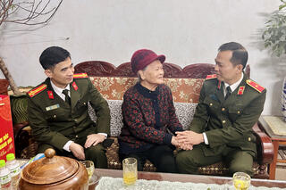 <a href="/tin-tuc-su-kien/tin-hoat-dong" title="Tin hoạt động" rel="dofollow">Tin hoạt động</a>