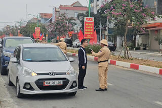 <a href="/tin-tuc-su-kien/tin-hoat-dong" title="Tin hoạt động" rel="dofollow">Tin hoạt động</a>