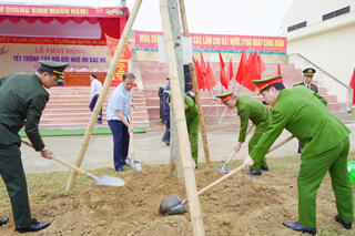 <a href="/tin-tuc-su-kien/tin-hoat-dong" title="Tin hoạt động" rel="dofollow">Tin hoạt động</a>