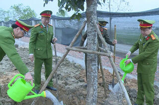 <a href="/tin-tuc-su-kien/tin-hoat-dong" title="Tin hoạt động" rel="dofollow">Tin hoạt động</a>