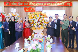 <a href="/tin-tuc-su-kien/tin-hoat-dong" title="Tin hoạt động" rel="dofollow">Tin hoạt động</a>