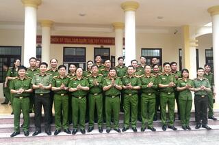 <a href="/tin-tuc-su-kien/tin-hoat-dong" title="Tin hoạt động" rel="dofollow">Tin hoạt động</a>