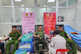 <a href="/tin-tuc-su-kien/tin-hoat-dong" title="Tin hoạt động" rel="dofollow">Tin hoạt động</a>