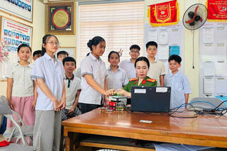 <a href="/tin-tuc-su-kien/tin-hoat-dong" title="Tin hoạt động" rel="dofollow">Tin hoạt động</a>