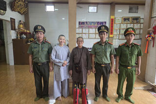 <a href="/tin-tuc-su-kien/tin-hoat-dong" title="Tin hoạt động" rel="dofollow">Tin hoạt động</a>