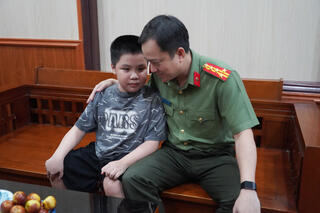 <a href="/tin-tuc-su-kien/tin-hoat-dong" title="Tin hoạt động" rel="dofollow">Tin hoạt động</a>