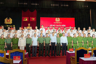 <a href="/tin-tuc-su-kien/tin-hoat-dong" title="Tin hoạt động" rel="dofollow">Tin hoạt động</a>