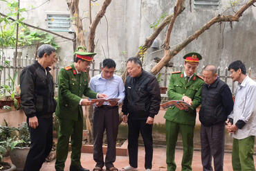 <a href="/tin-tuc-su-kien/huong-ve-co-so2" title="Phong trào toàn dân bảo vệ ANTQ" rel="dofollow">Phong trào toàn dân bảo vệ ANTQ</a>