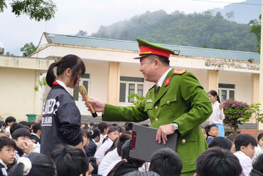 <a href="/tin-tuc-su-kien/huong-ve-co-so2" title="Phong trào toàn dân bảo vệ ANTQ" rel="dofollow">Phong trào toàn dân bảo vệ ANTQ</a>