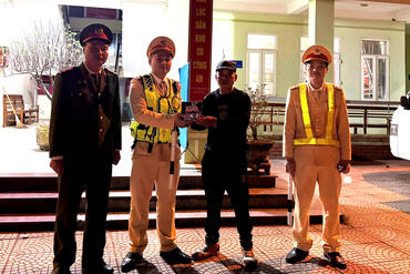 <a href="/tin-tuc-su-kien/huong-ve-co-so2" title="Phong trào toàn dân bảo vệ ANTQ" rel="dofollow">Phong trào toàn dân bảo vệ ANTQ</a>