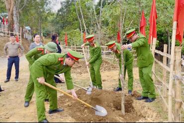 <a href="/tin-tuc-su-kien/tin-hoat-dong" title="Tin hoạt động" rel="dofollow">Tin hoạt động</a>