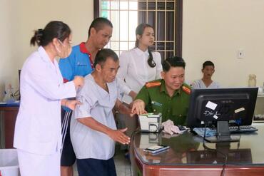 <a href="/tin-tuc-su-kien/tin-hoat-dong" title="Tin hoạt động" rel="dofollow">Tin hoạt động</a>