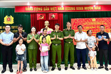 <a href="/tin-tuc-su-kien/tin-hoat-dong" title="Tin hoạt động" rel="dofollow">Tin hoạt động</a>