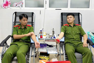 <a href="/tin-tuc-su-kien/tin-hoat-dong" title="Tin hoạt động" rel="dofollow">Tin hoạt động</a>