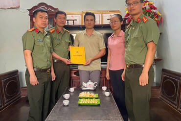 <a href="/tin-tuc-su-kien/tin-hoat-dong" title="Tin hoạt động" rel="dofollow">Tin hoạt động</a>