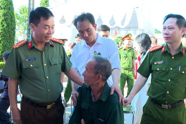 <a href="/tin-tuc-su-kien/huong-ve-co-so2" title="Phong trào toàn dân bảo vệ ANTQ" rel="dofollow">Phong trào toàn dân bảo vệ ANTQ</a>