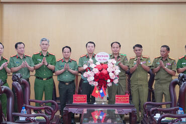 <a href="/tin-tuc-su-kien/tin-hoat-dong" title="Tin hoạt động" rel="dofollow">Tin hoạt động</a>