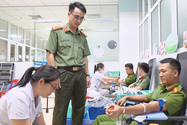 <a href="/tin-tuc-su-kien/tin-hoat-dong" title="Tin hoạt động" rel="dofollow">Tin hoạt động</a>