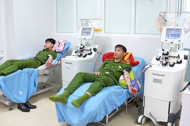 <a href="/tin-tuc-su-kien/tin-hoat-dong" title="Tin hoạt động" rel="dofollow">Tin hoạt động</a>