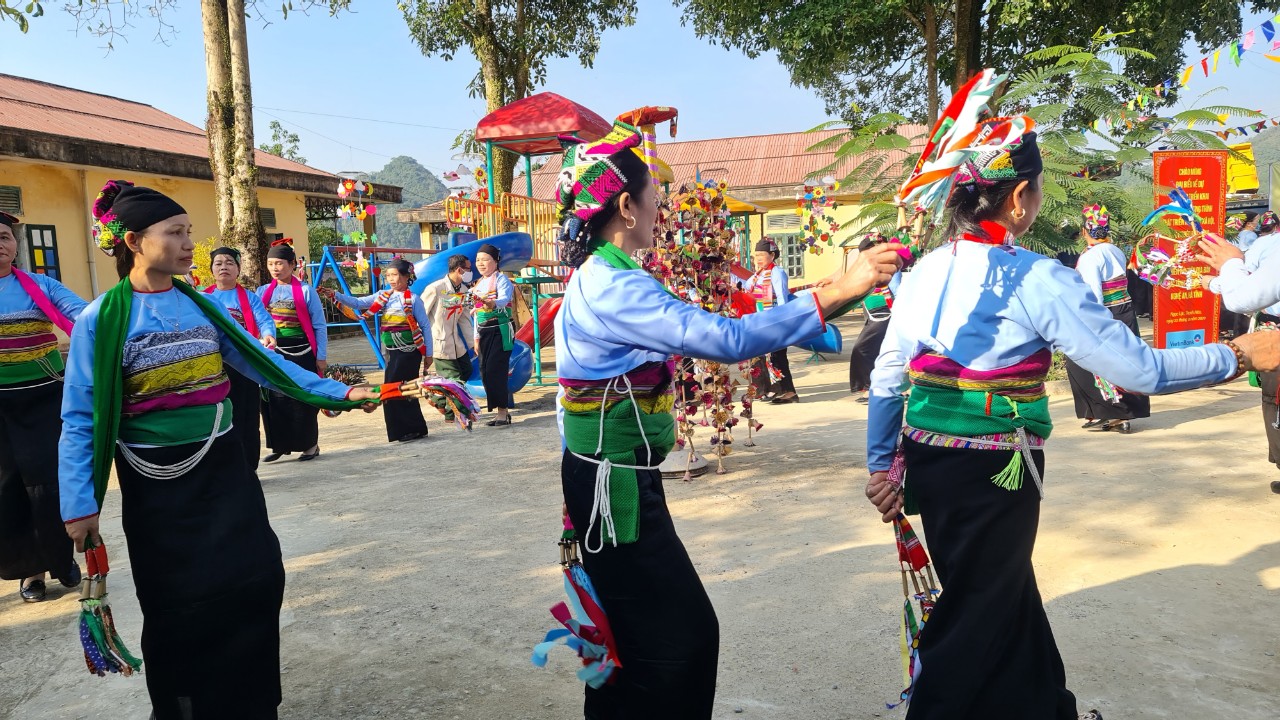 <a href="/tin-tuc-su-kien/chong-dien-bien-hoa-binh" title="Chống diễn biến hòa bình" rel="dofollow">Chống diễn biến hòa bình</a>