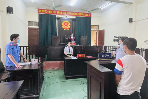 15 tháng tù giam cho đối tượng chống người thi hành công vụ, vượt chốt kiểm soát dịch COVID-19 tại huyện Nông Cống