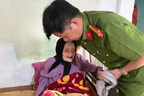 Thắp lên niềm hy vọng, xoa dịu nỗi đau cho các gia đình liệt sĩ