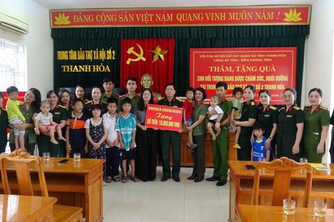 Thăm, tặng quà cho trẻ em tại Trung tâm bảo trợ xã hội số 2