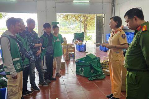 Tăng cường tuyên truyền, xử lý các shipper vi phạm trât tự, an toàn giao thông