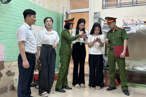 Nữ Cảnh sát khu vực nỗ lực giữ bình yên nơi phố phường