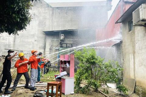 Lực lượng phòng cháy, chữa cháy ở cơ sở kịp thời khống chế đám cháy nhà dân