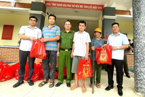 “Đổi quà lấy vũ khí” - Chương trình ý nghĩa trong phòng ngừa tội phạm