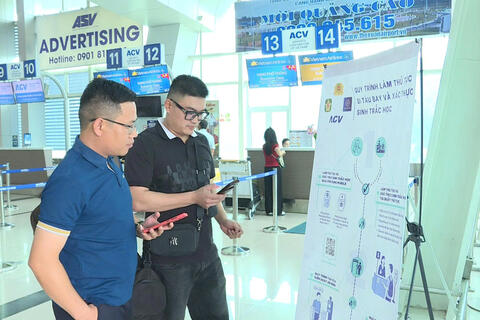Nhiều tiện ích từ sinh trắc học VNeID tại Cảng hàng không Thọ Xuân