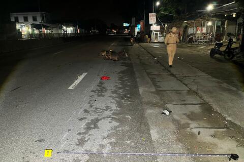 Người điều khiển xe mô tô không chú ý quan sát đã va chạm với người đi bộ, làm 01 người tử vong