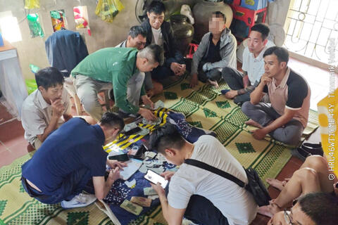 Phòng Cảnh sát hình sự bắt quả tang 9 đối tượng đánh bạc và tổ chức đánh bạc