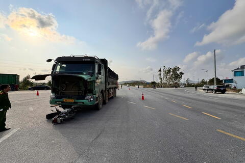 Thanh Hoá: Xảy ra 01 vụ tai nạn giao thông tại ngã 4 giữa xe ô tô và xe mô tô, làm 01 người tử vong tại chỗ và 01 người bị thương