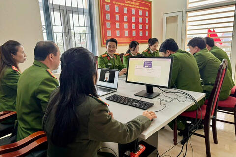Công an phường Đông Sơn tiên phong trực tuyến giải đáp thủ tục hành chính, đưa pháp luật đến gần hơn với Nhân dân