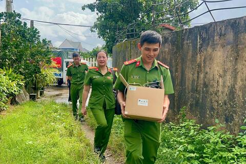 Nữ Cảnh sát khu vực - cầu nối giữa chính quyền và người dân trong chuyển đổi số