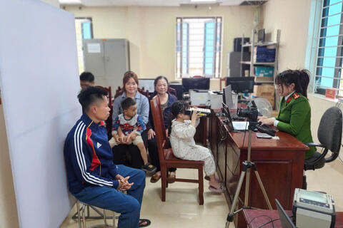 Công an xã Triệu Sơn tận tụy phục vụ Nhân dân trong dịp Tết Nguyên đán Bính Ngọ 2026