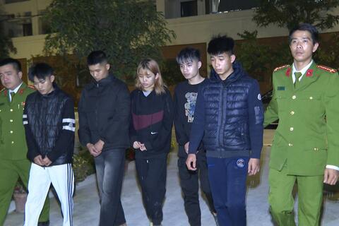 Thách thức trên mạng, tụ tập “hỗn chiến” ngoài đời: Hệ lụy nguy hiểm