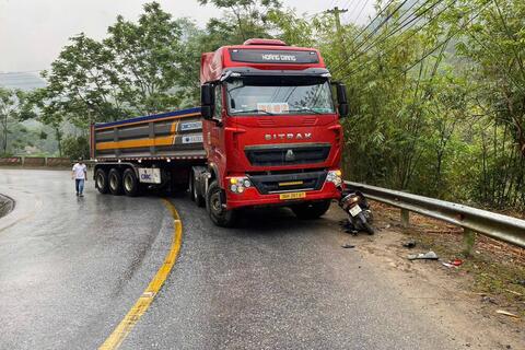 Thanh Hoá: Xảy ra 01 vụ tai nạn giao thông giữa xe ô tô đầu kéo và xe mô tô, làm 01 người tử vong