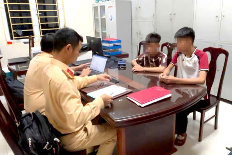 Kịp thời xác minh, xử lý 2 thiếu niên vi phạm trật tự, an toàn giao thông