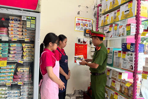 Công an phường Hạc Thành đẩy mạnh kết nối hệ thống truyền tin báo cháy