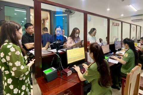 Công an Thanh Hóa mở cao điểm cấp định danh điện tử cho người nước ngoài